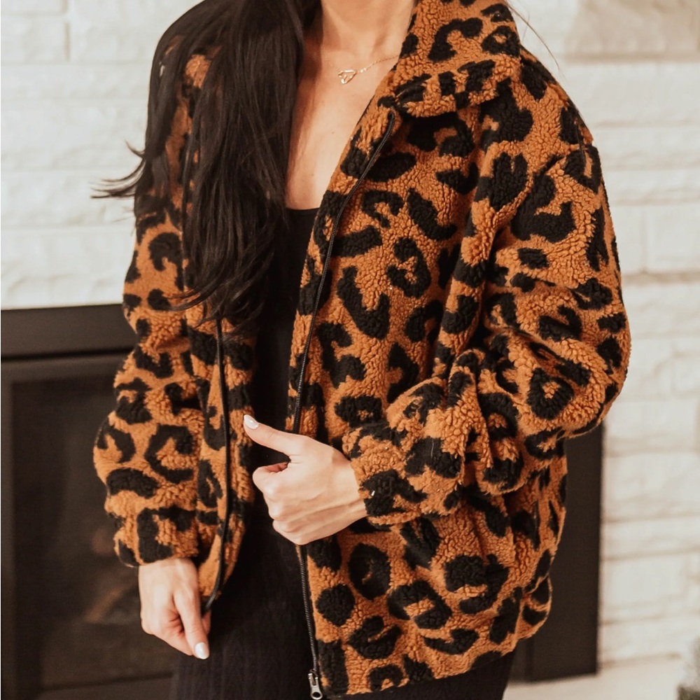 Caramel Leopard Print Zip Up Sherpa Jacket size small